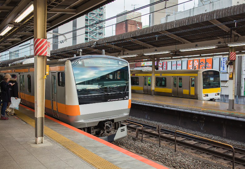 駅周辺のチェーン店の出店状況を比較し、駅圏の特性を探りました。